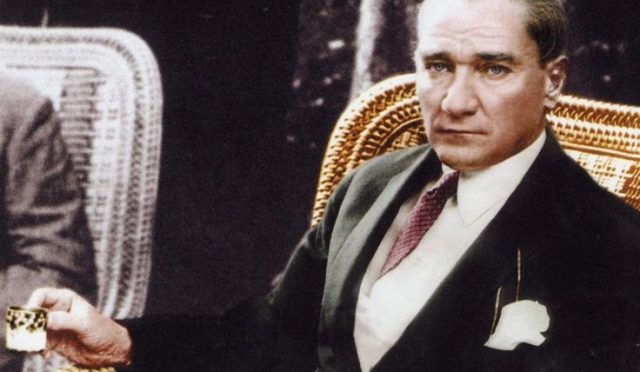 Kalbimizde Yaşayan Lider En Güzel ve Anlamlı 2 Kıtalık Atatürk Şiirleri